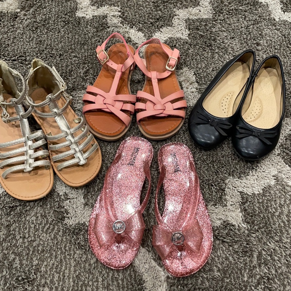 4 pairs girls sandals/shoes